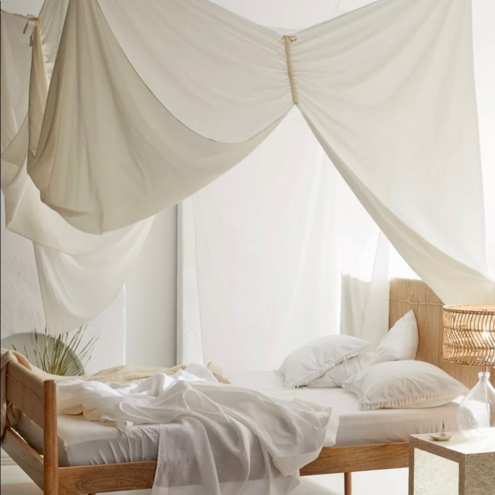 URBAN OUTFITTERS TESSIE CANOPY NEW